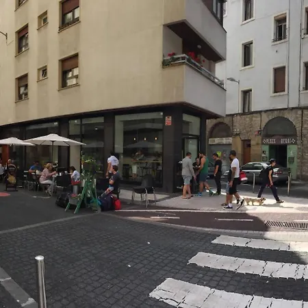 Amplio En Gros Con Parking Privado *