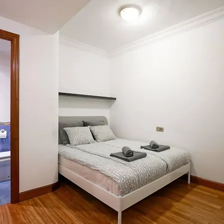 Apartamento Amplio En Gros Con Parking Privado