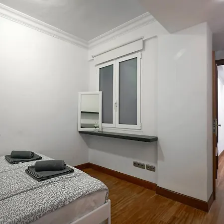 Apartamento Amplio En Gros Con Parking Privado *
