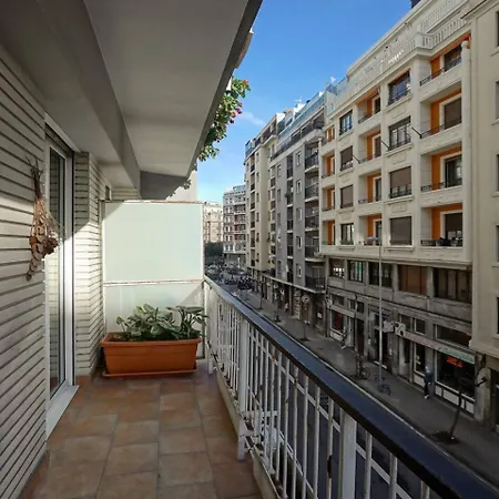 Amplio En Gros Con Parking Privado *