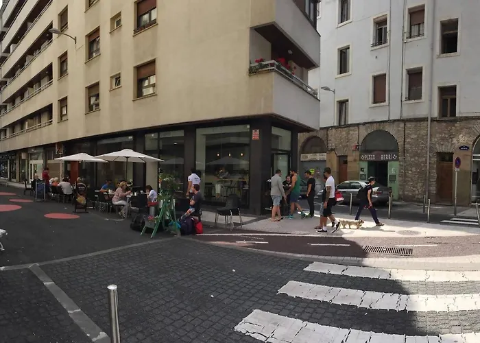 Amplio En Gros Con Parking Privado *