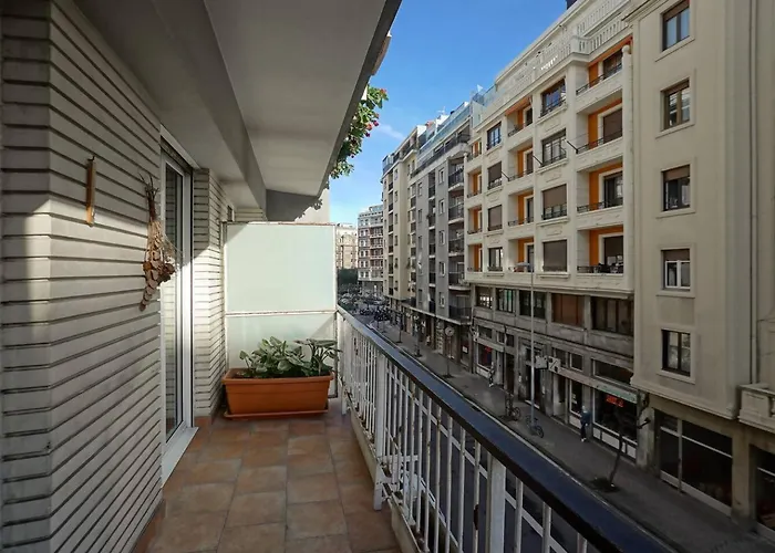 Amplio En Gros Con Parking Privado *