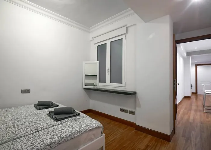Apartamento Amplio En Gros Con Parking Privado *